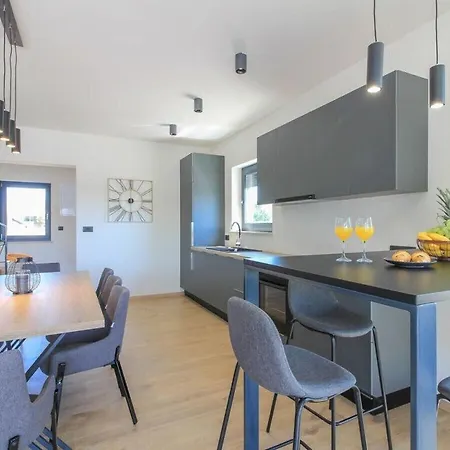 Esire With Private Pool Villa Pula