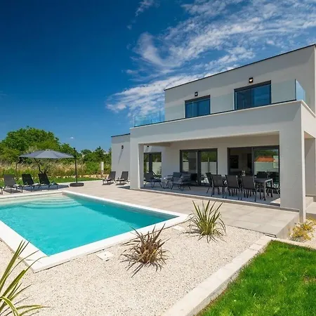Villa Esire With Private Pool