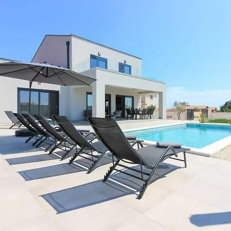 Esire With Private Pool Villa