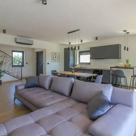 Esire With Private Pool Villa Pula