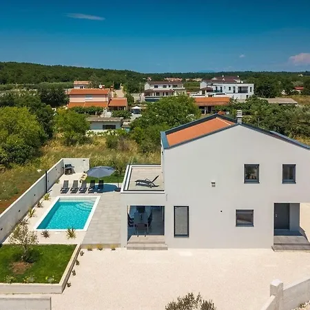 Villa Esire With Private Pool Pula