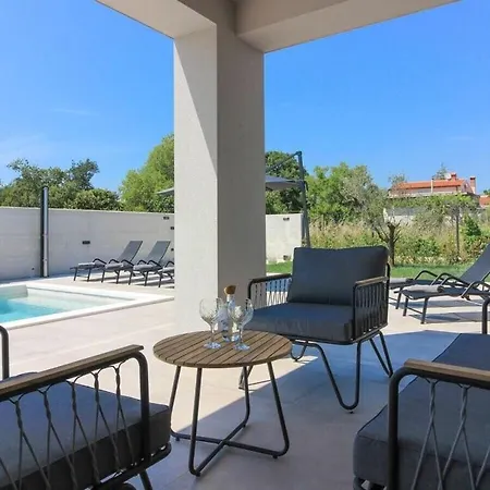 Villa Esire With Private Pool Pula