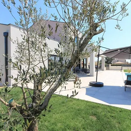 Esire With Private Pool * Pula